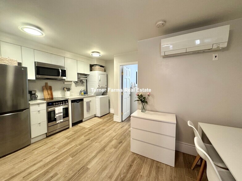 Building Photo - 91 Hudson St