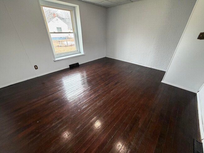 Building Photo - 730 Douglas-