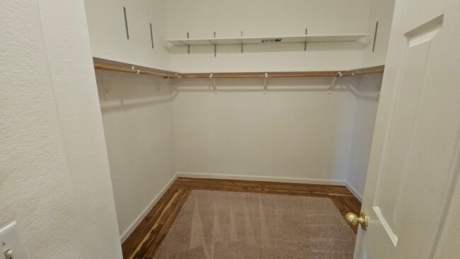 Building Photo - 5012 Crest Dr