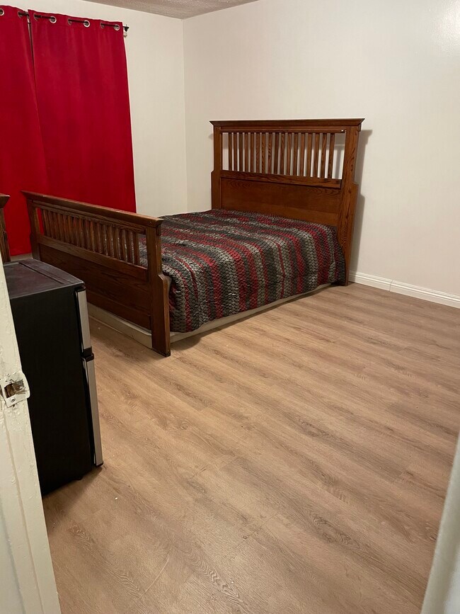 Building Photo - 640 Elm Ave