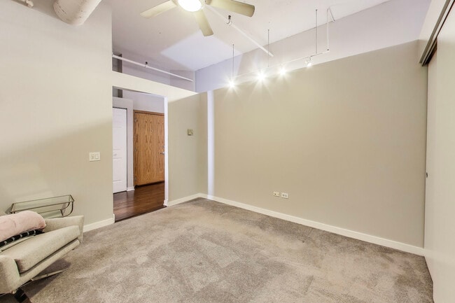 Building Photo - 333 W Hubbard St
