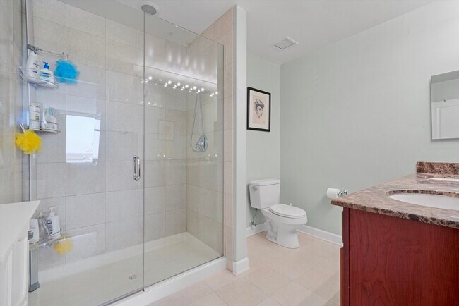 Building Photo - 100 E 14th St