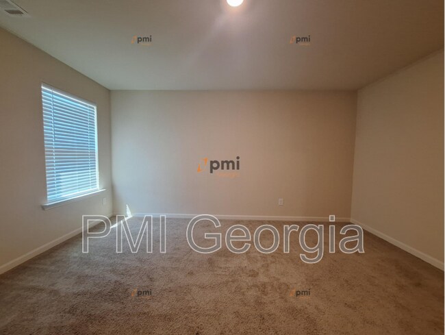 Building Photo - 660 Gleaner Wy