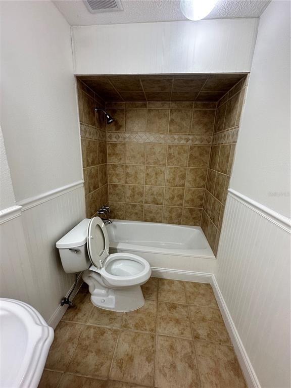 Building Photo - 3701 Southview Dr