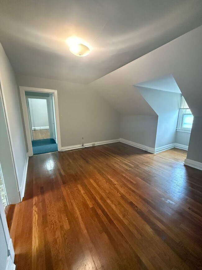 Primary Photo - 313 N Market St