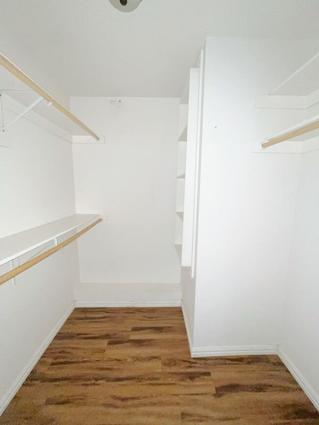 Building Photo - Beautiful 3/2duplex near Silo Schools