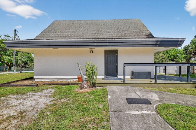 Building Photo - 3532 Coconut Rd