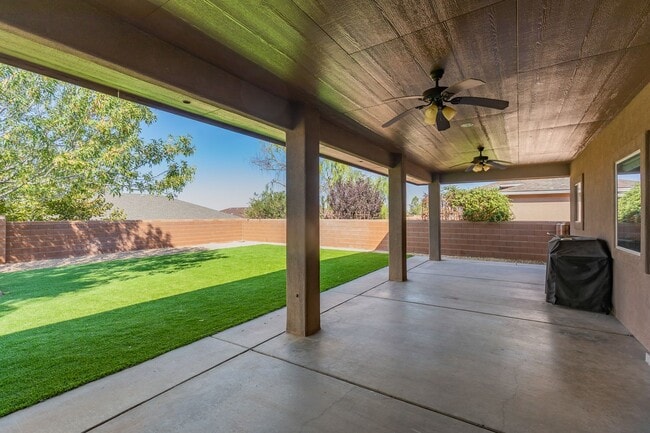 Building Photo - Beautiful 3 Bed 2 Bath Home