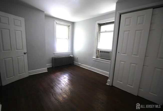 Building Photo - 417 Elmer St