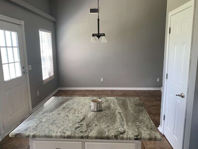 Building Photo - Coming Available 10/7 – 3BR/2BA Patio Home...