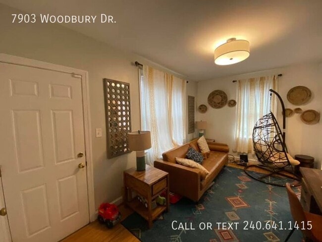 Building Photo - 7903 Woodbury Dr