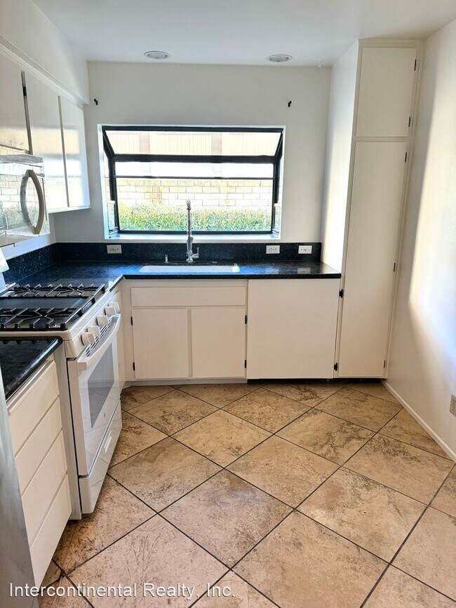 Building Photo - 2 br, 2 bath House - 771 Seneca St. D43