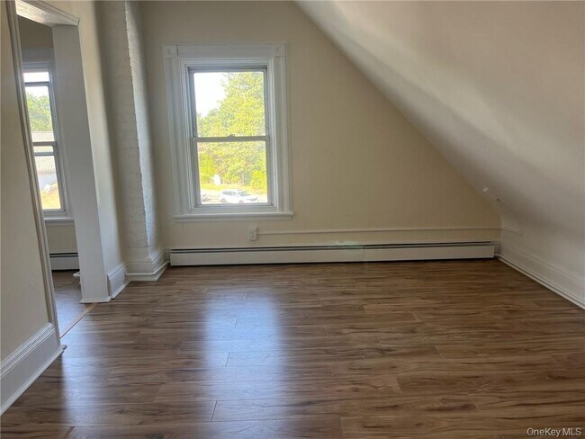 Building Photo - 100 Lake Rd