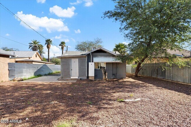 Building Photo - 126 N 10th Ave