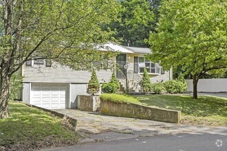Building Photo - 6 Mackin St