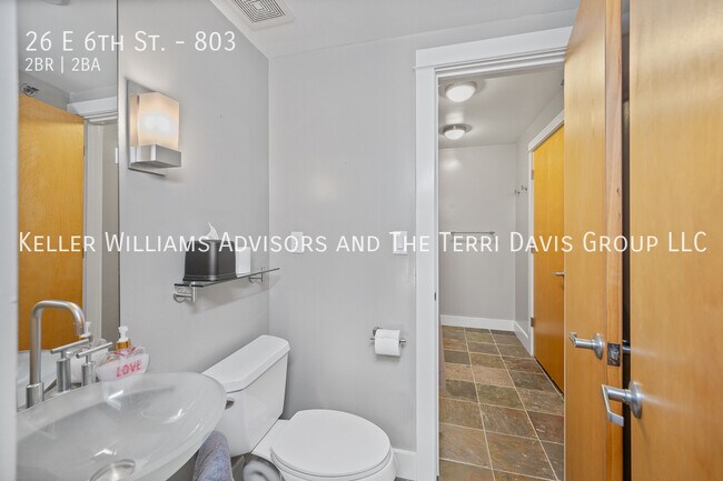 Building Photo - 26 E 6th St