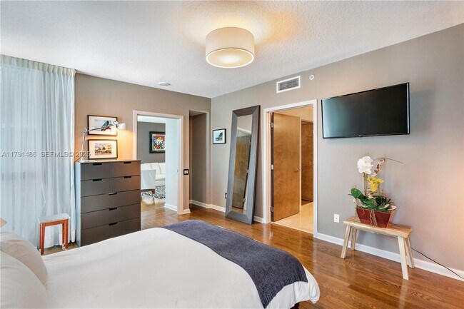 Building Photo - 1500 Ocean Dr