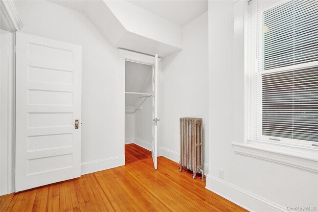 Building Photo - 158 Dubois St