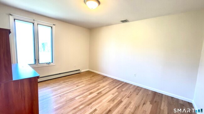 Building Photo - 309 Brookfield St