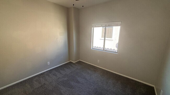 Building Photo - 44424 W Knauss Dr