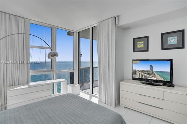 Building Photo - 18201 Collins Ave