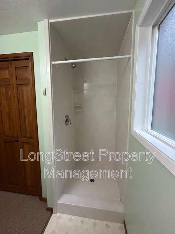 Building Photo - 3325 NW Circle Blvd