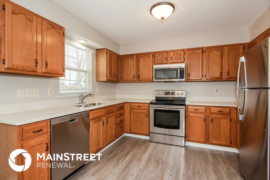 Building Photo - 6002 Pecan Cove Ln