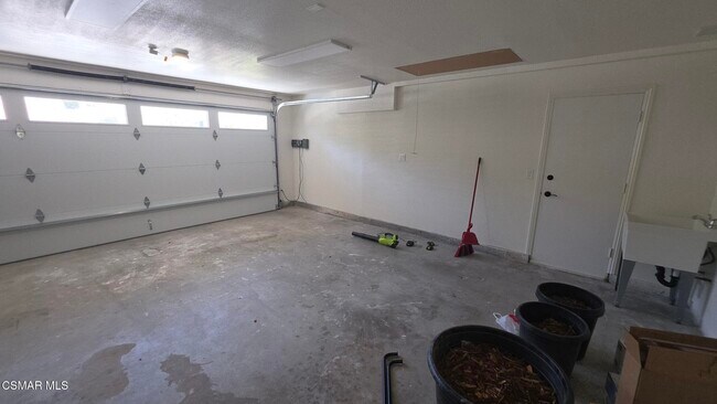 Building Photo - 2794 Parkview Dr