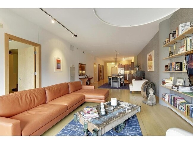 Building Photo - 401 N 2nd St