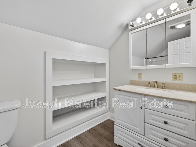 Building Photo - 483 Boswell Ave