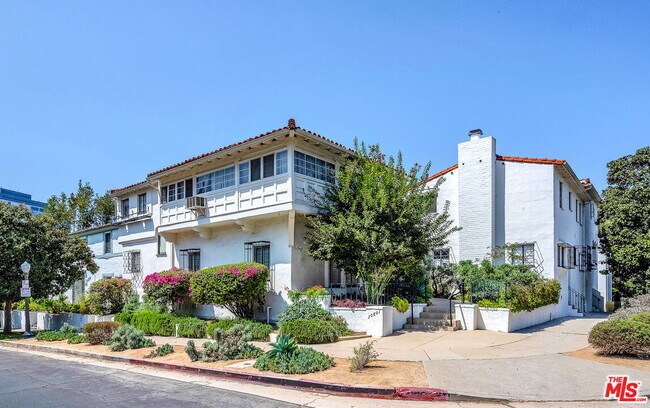 Primary Photo - 10801 Lindbrook Dr