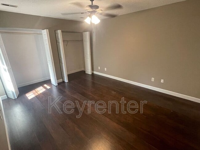 Building Photo - 2049 Countryhill Ln