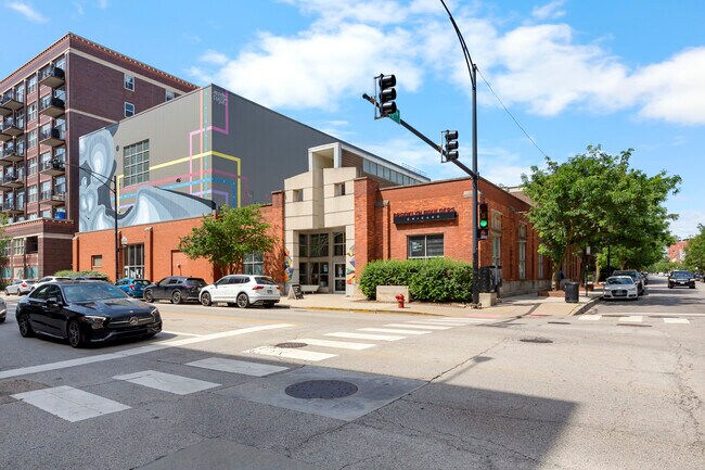 Building Photo - 950 W Monroe St