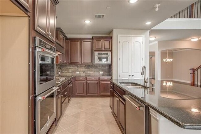 Building Photo - Stunning 5BR House in Sunnyvale