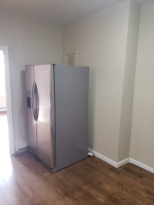 Building Photo - 836 48th St