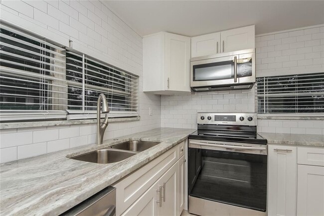 Building Photo - 1805 Simonton Ave