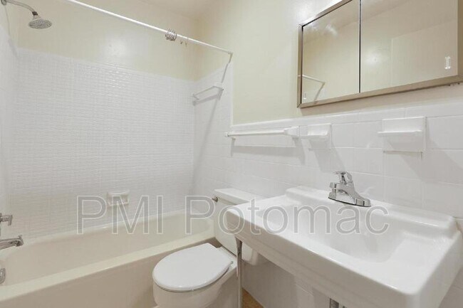 Building Photo - 10201 Grosvenor Pl