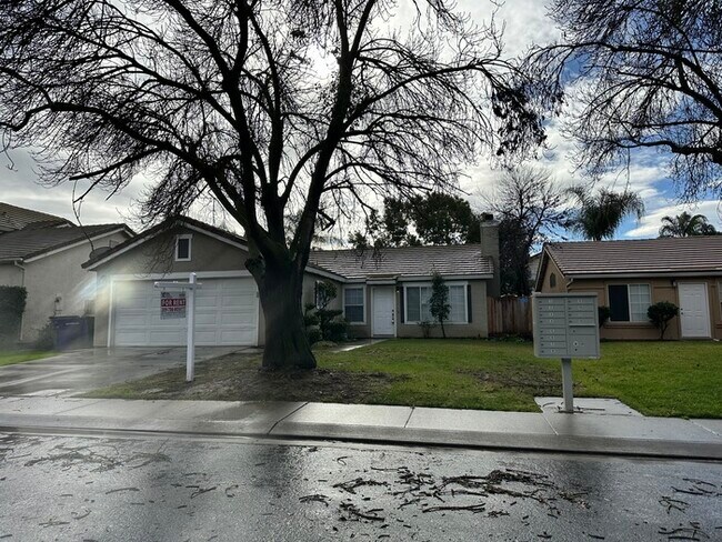 Building Photo - MODESTO 3 BEDROOM 2 BATH HOME