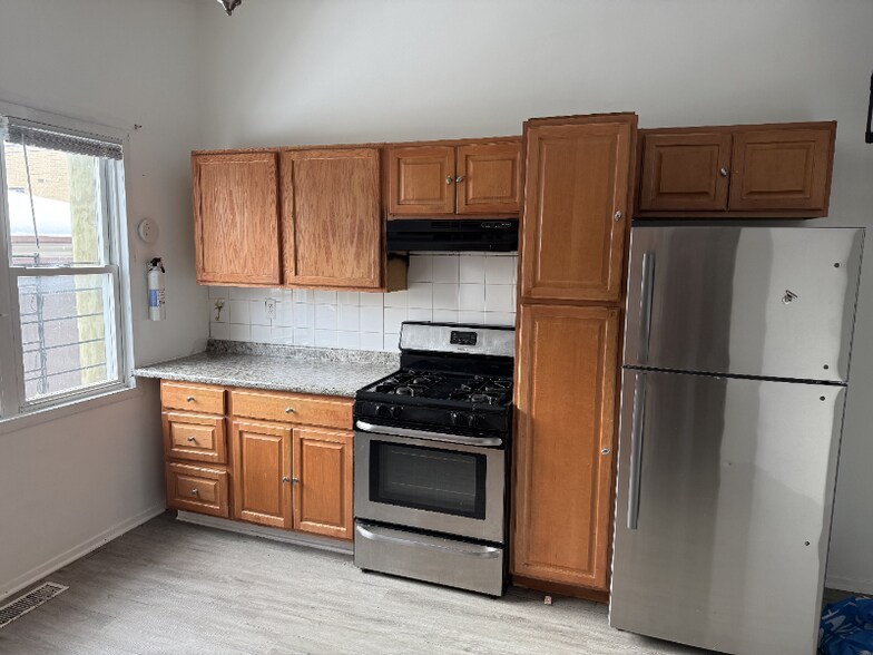 Building Photo - 3525 W Fullerton Ave