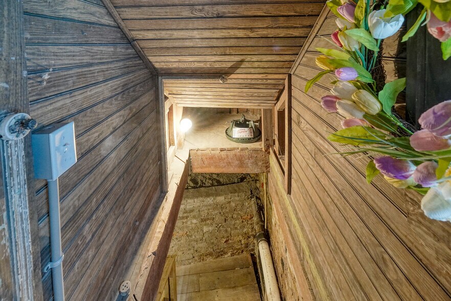 Building Photo - 312 N 5th Ave