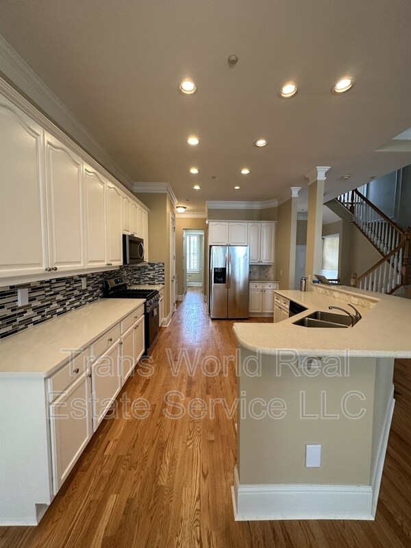Building Photo - 1041 Emory Parc Pl