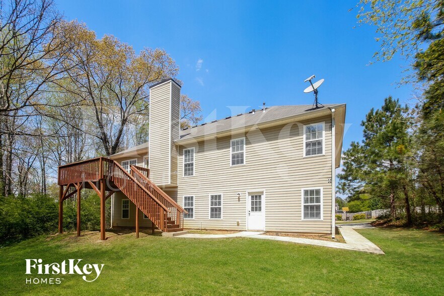 Building Photo - 136 Four Oaks Dr