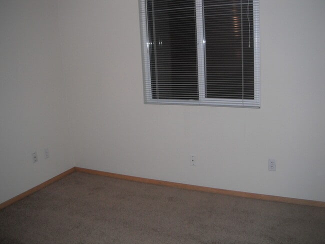 Building Photo - Huge deck, triple car garage/RV parking, storage