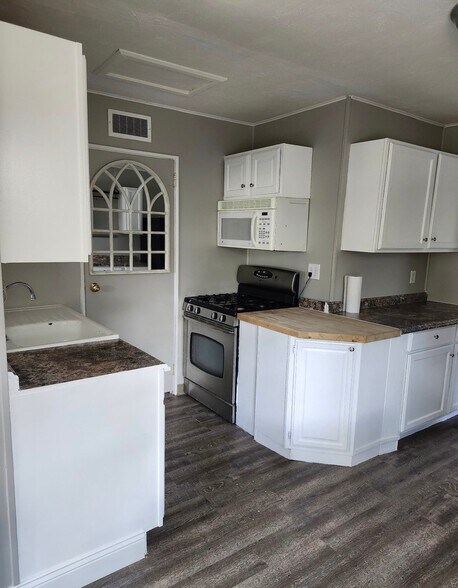 Building Photo - 2707 Ridge Ave