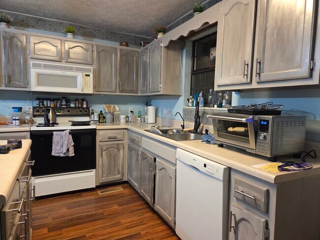 Building Photo - 116 Hidden Valley Dr