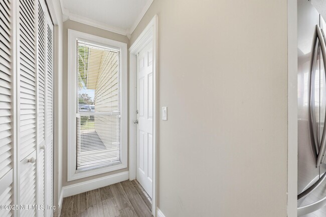 Building Photo - 760 Plainfield Ave