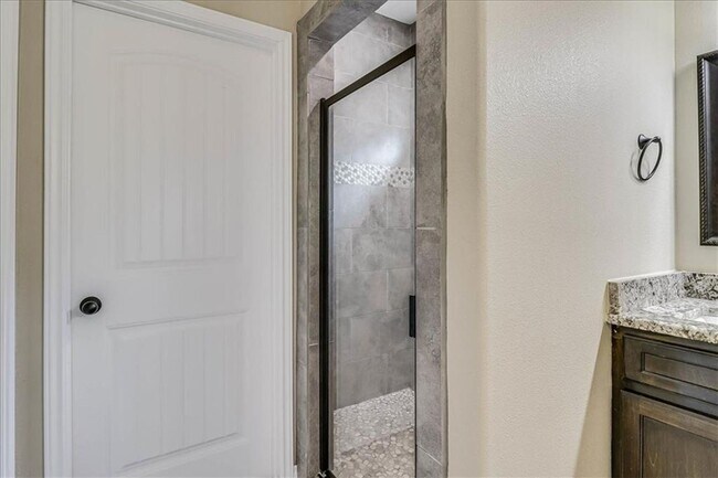 Building Photo - 6537 Paddington Dr