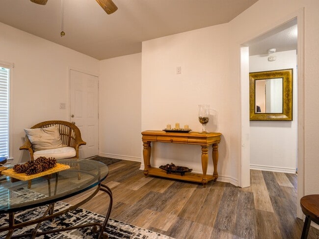 Building Photo - 103 N Ave Q