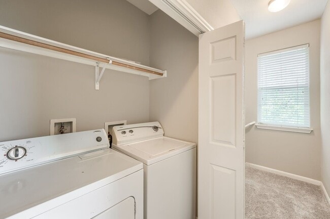 Building Photo - 2515 Allred Dr