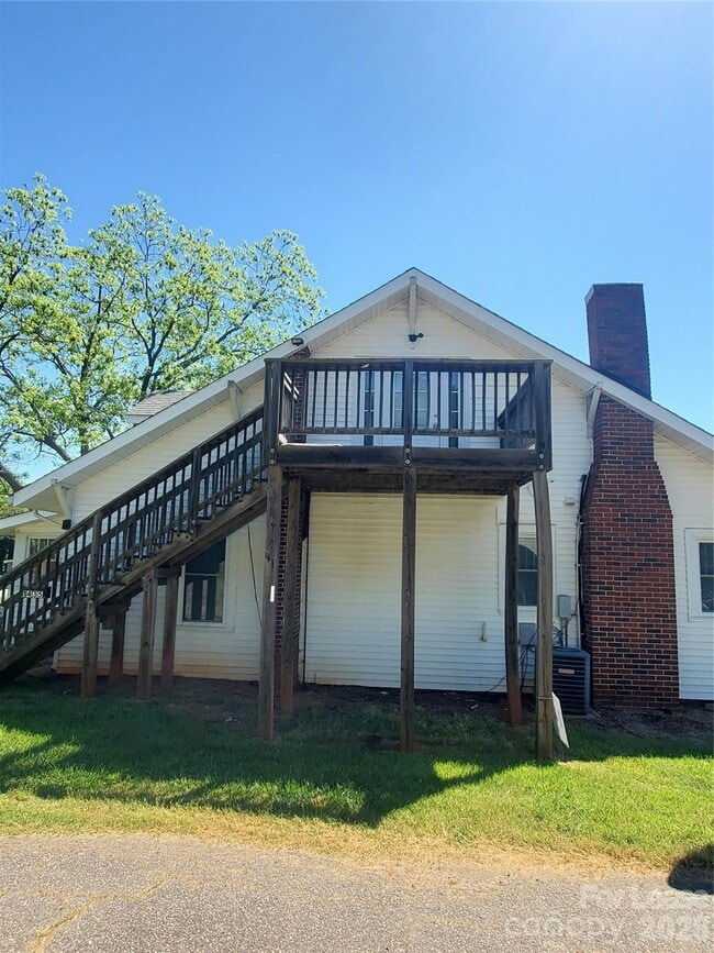 Building Photo - 1435 Davie Ave